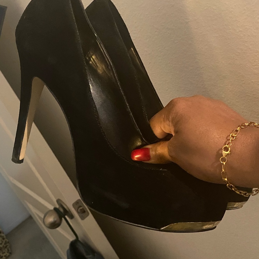 BCB generation 4 inch sway velvet like heels - Picture 2 of 7
